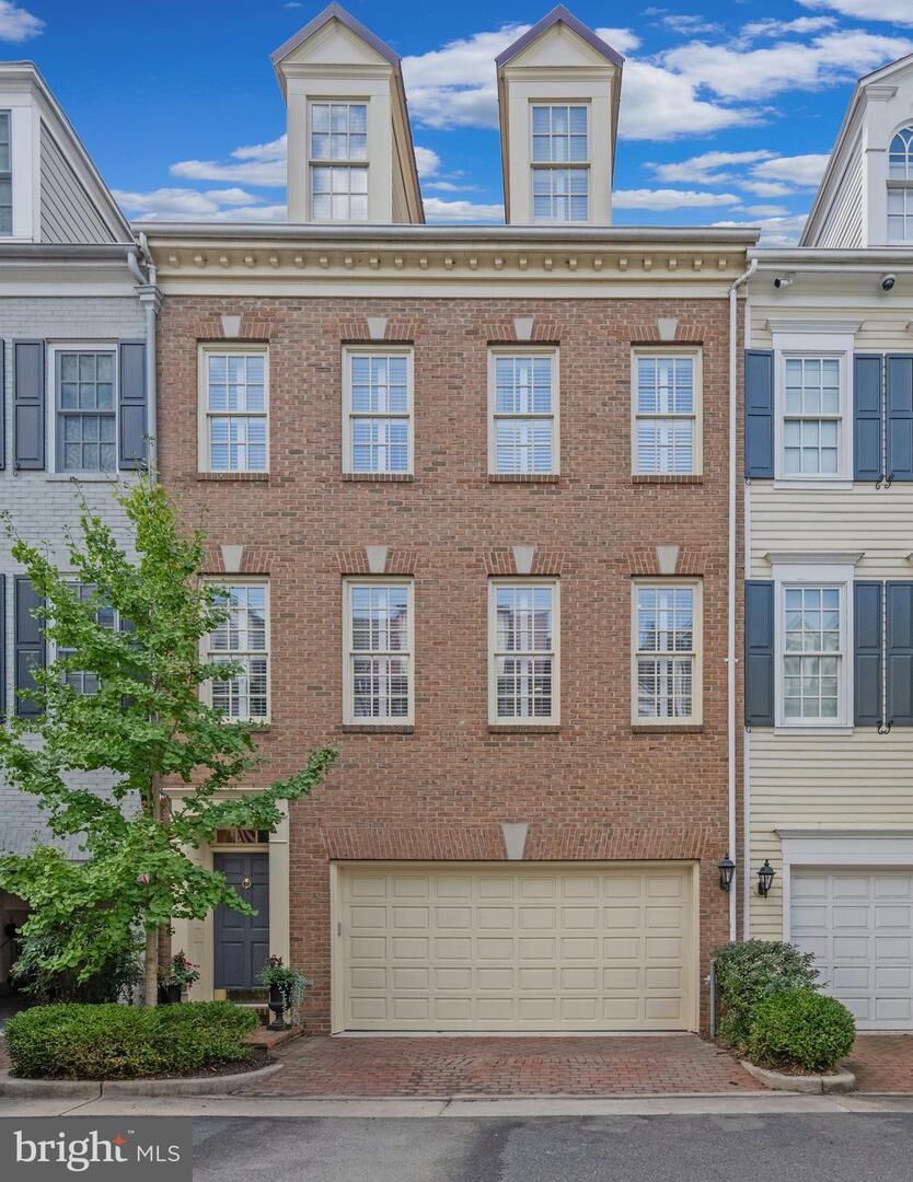 Property Photo: 30 Alexander Street VA 22314
