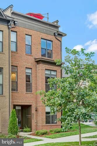 Property Photo: 12258 Sessile Cmns VA 22030