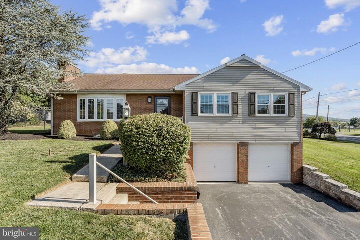 31 Springcrest Drive  Akron PA 17501 photo