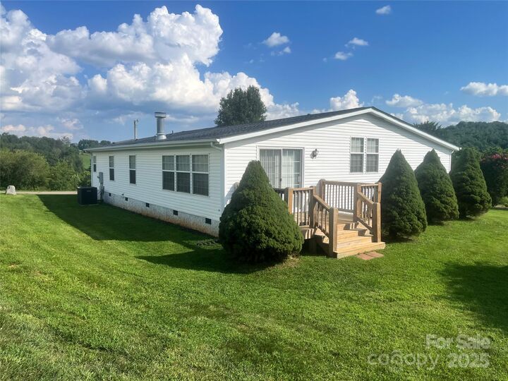 Property Photo: 25 One Oak Drive NC 28748