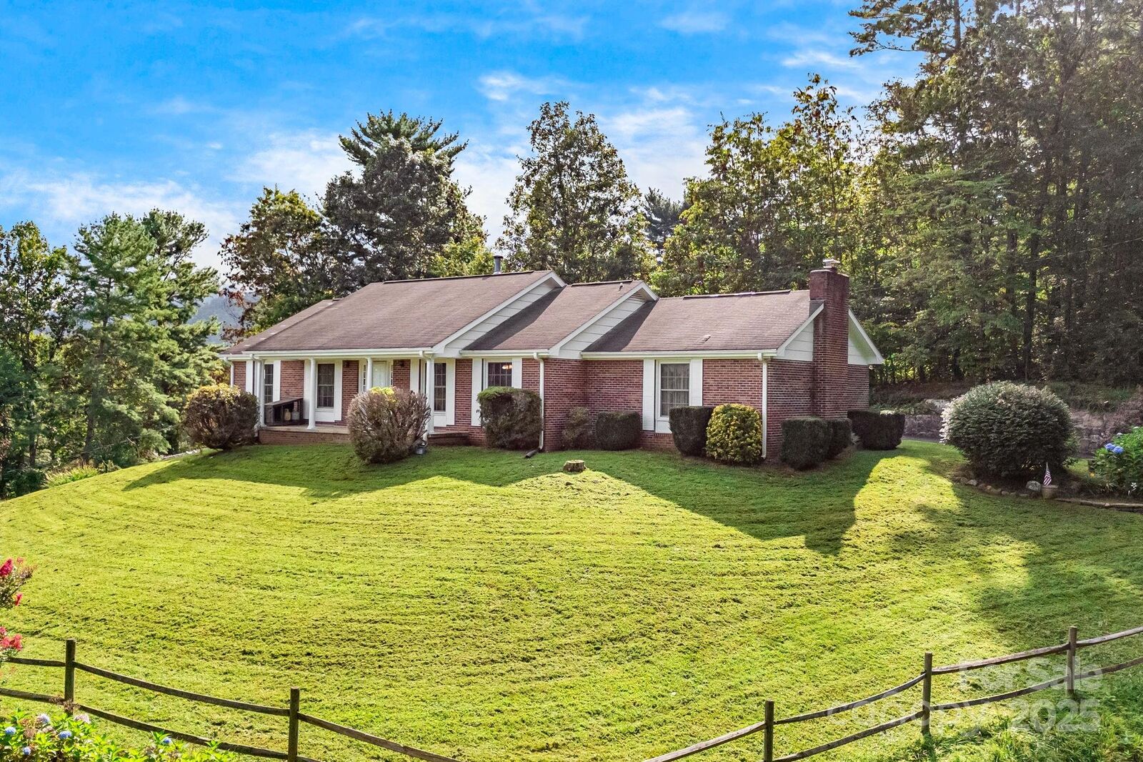 Property Photo:  90 Kentwood Drive  NC 28787 