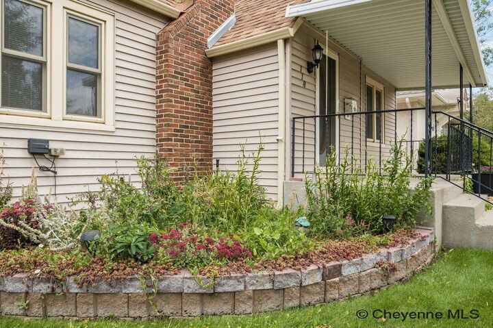 Property Photo: 118 E 3rd Ave WY 82001