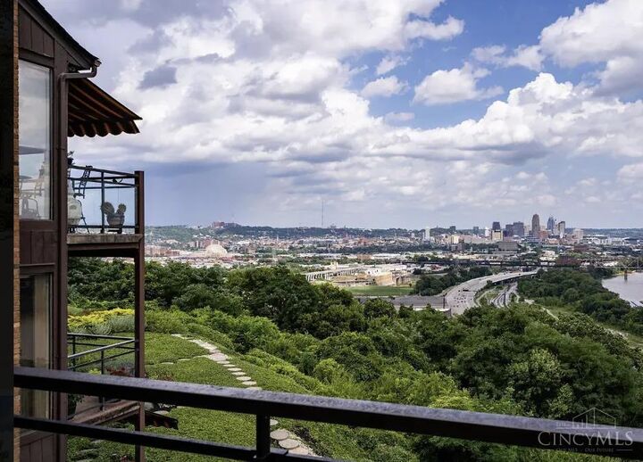 Property Photo: 558 Davenport Ave OH 45204