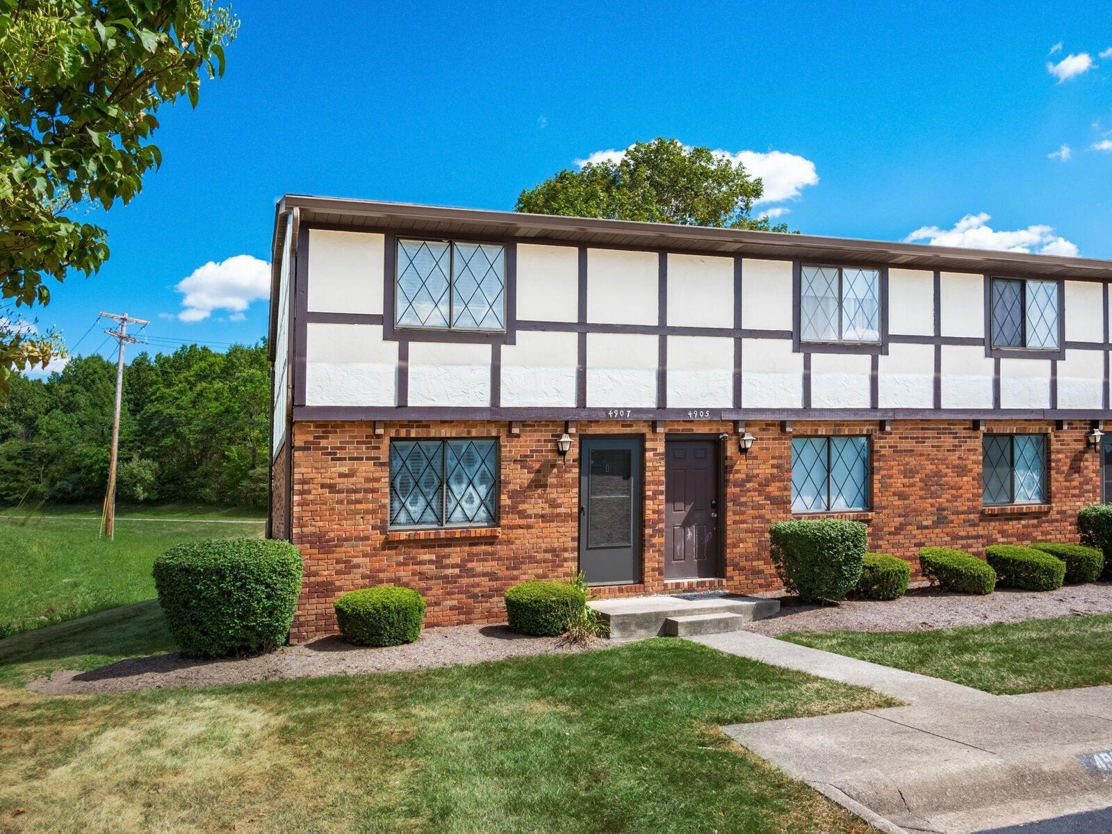 Property Photo: 4907 Berryhill Court OH 43230