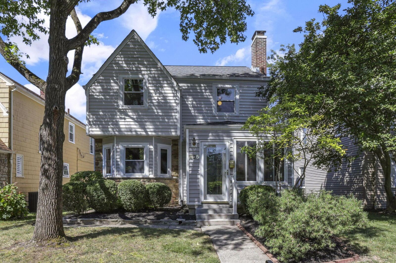 Property Photo: 905 Vernon Road OH 43209
