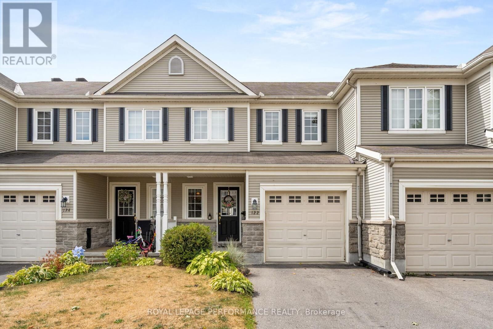 Property Photo: 122 Osnabrook Private ON K2J 0G8
