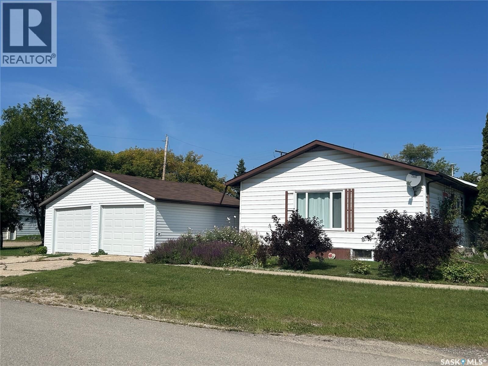 Property Photo: 107 Railway Avenue S SK S0K 2X0