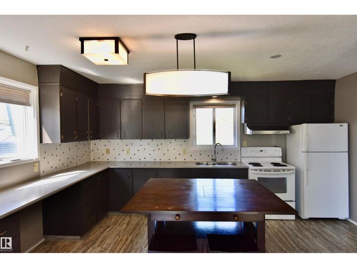 Property Photo:  4930 44 Av  AB T0A 3A4 