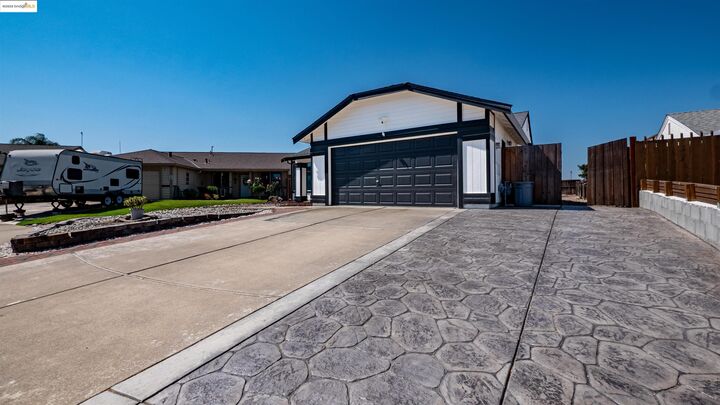 Property Photo:  306 Deerpark Way  CA 94561 