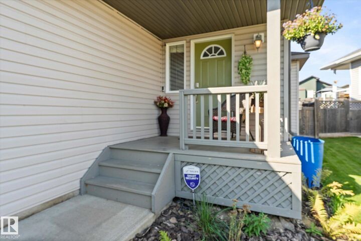 Property Photo:  45 Lamplight Drive  AB T7X 4N1 