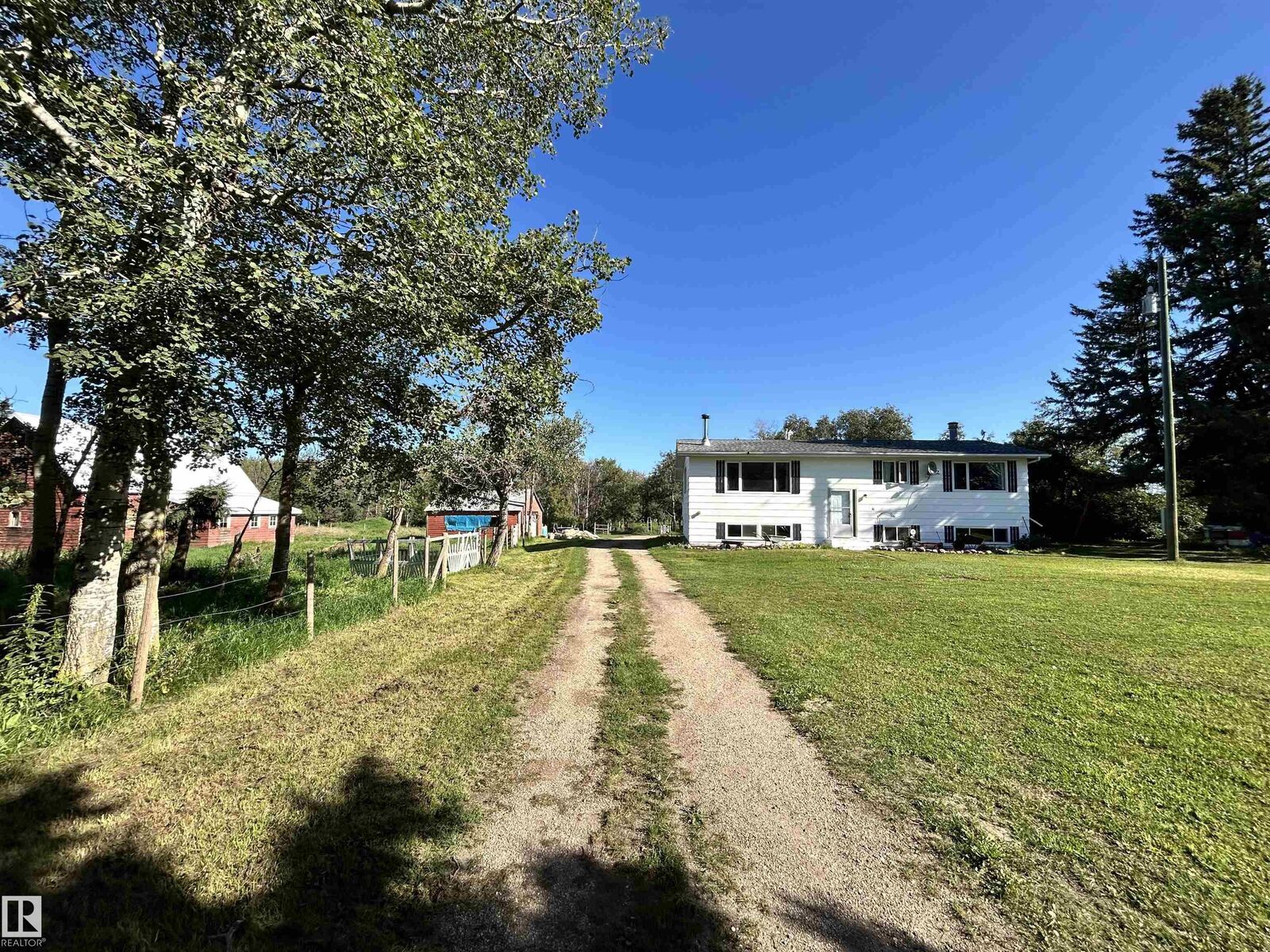 Property Photo: 19506 Twp Rd 504 AB T0B 4J2