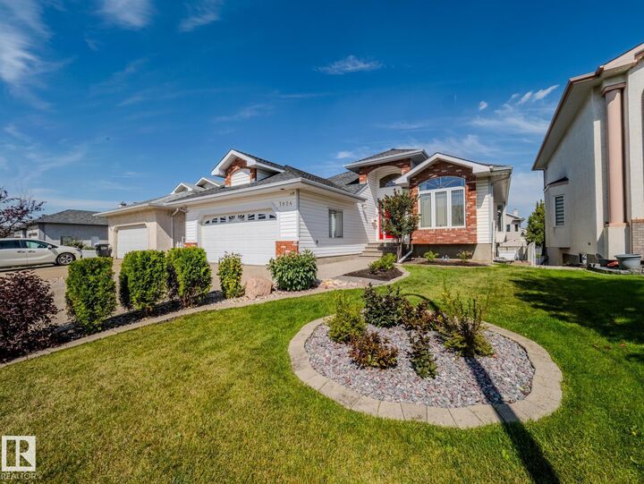 Property Photo: 7824 165 Avenue NW AB T5Z 3J6