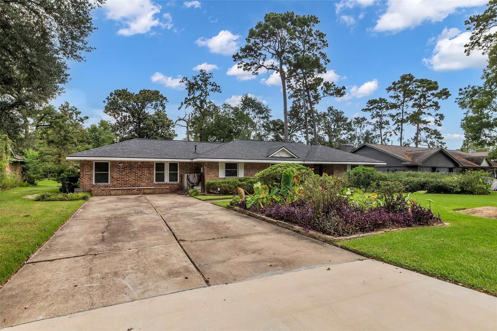 Property Photo: 1302 Chestnut Ridge Road TX 77339