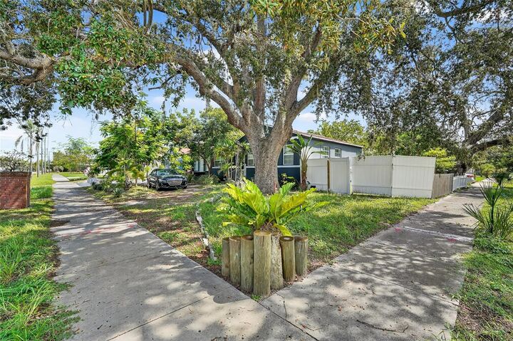 Property Photo: 1005 16th Street N FL 33705
