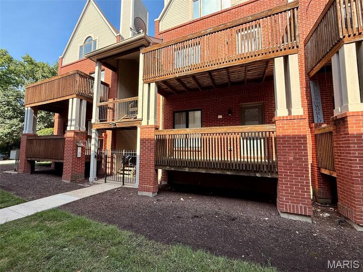 Property Photo: 4111 W Pine Boulevard 11 MO 63108