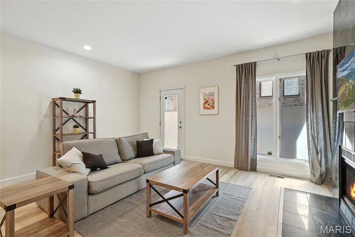 Property Photo: 4111 W Pine Boulevard 11 MO 63108