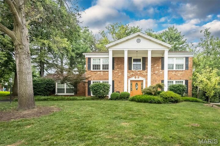 76 Glen Cove Drive  Chesterfield MO 63017 photo