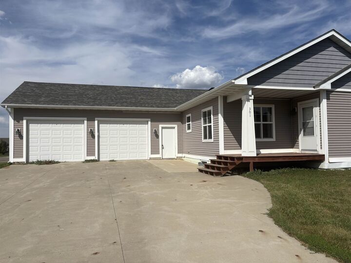 Property Photo:  301 SE 10th Ave  ND 58784 