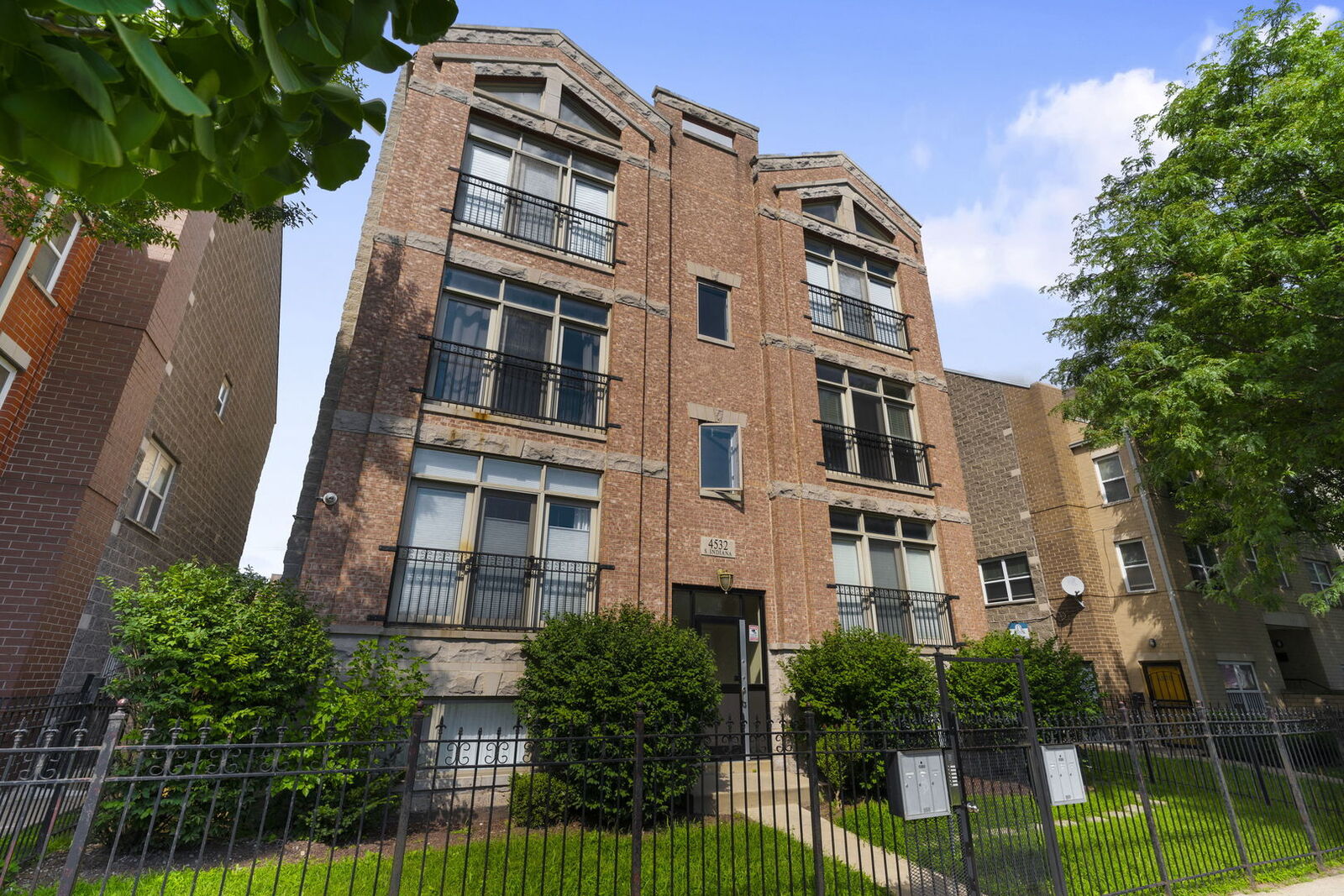 Property Photo: 4532 S Indiana Avenue 2N IL 60653