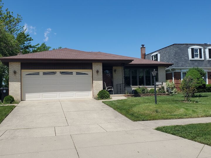 10524 Camelot Street  Westchester IL 60154 photo