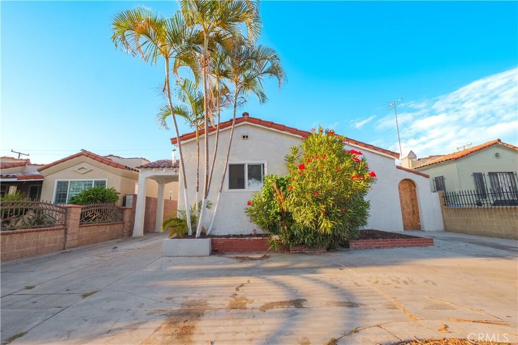 Property Photo:  