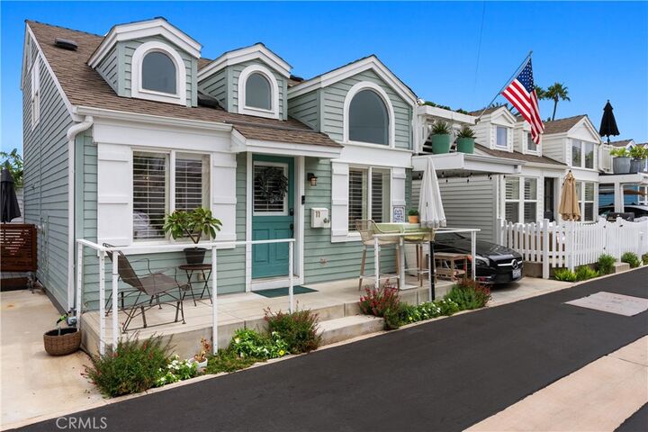 Property Photo:  11 Bolivar Street  CA 92663 