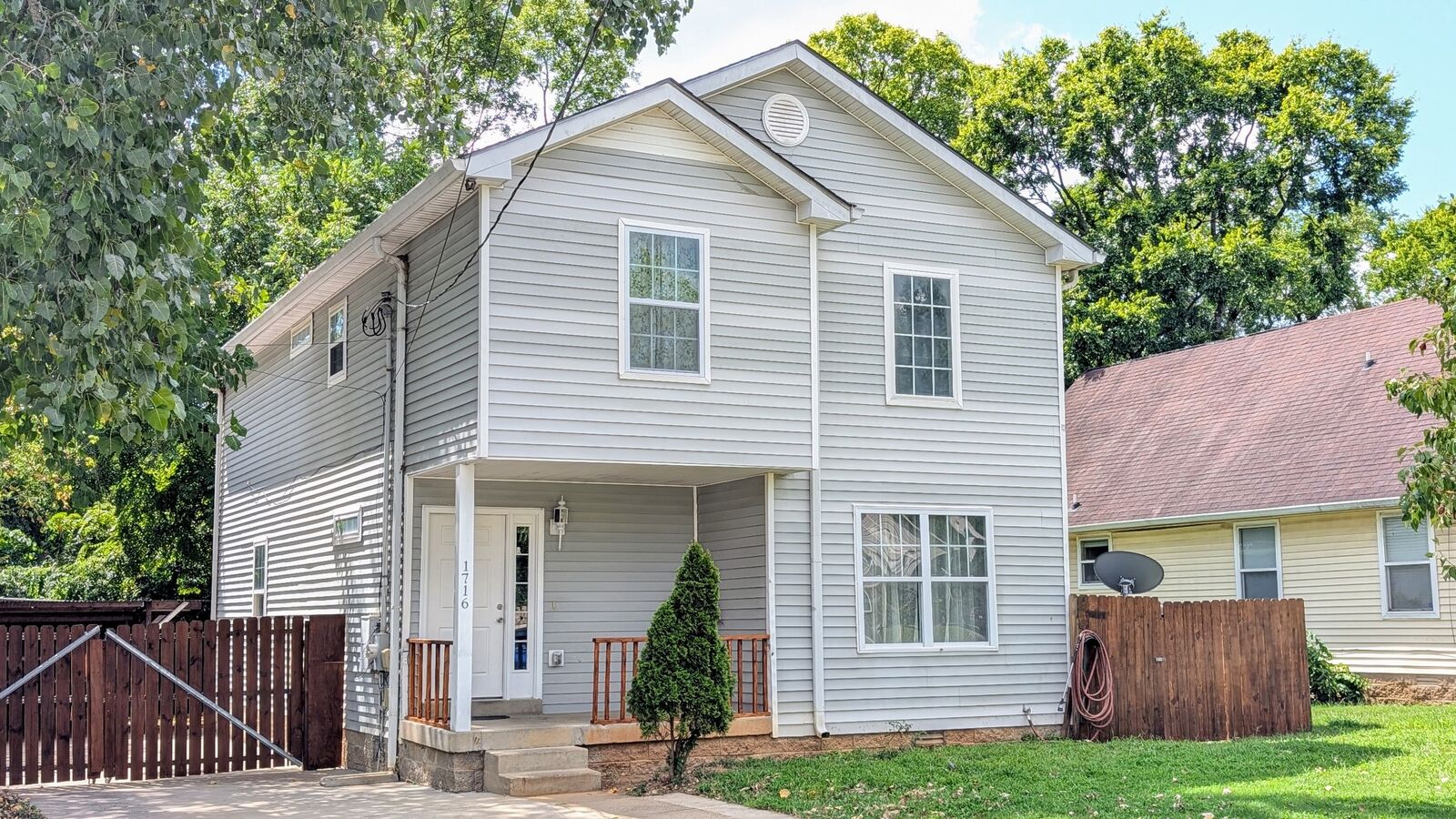 Property Photo: 1716 Edgewood Ave TN 37207