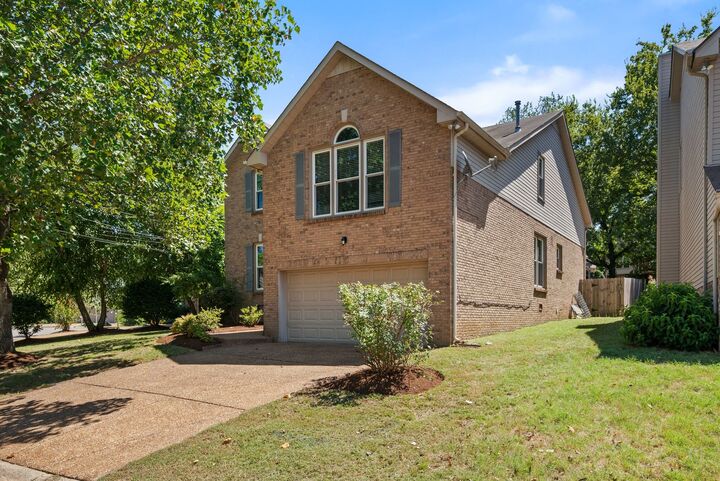 Property Photo:  812 Magnolia Ct E  TN 37221 