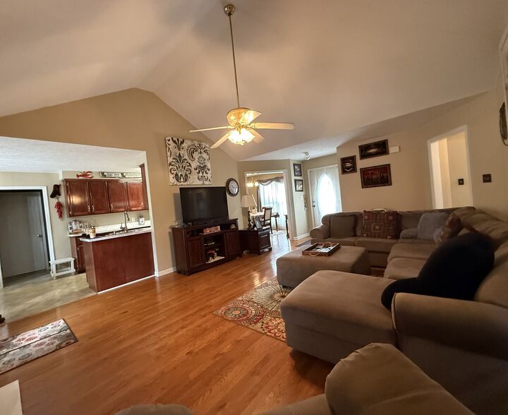 Property Photo: 305 Fay Ct E TN 37146