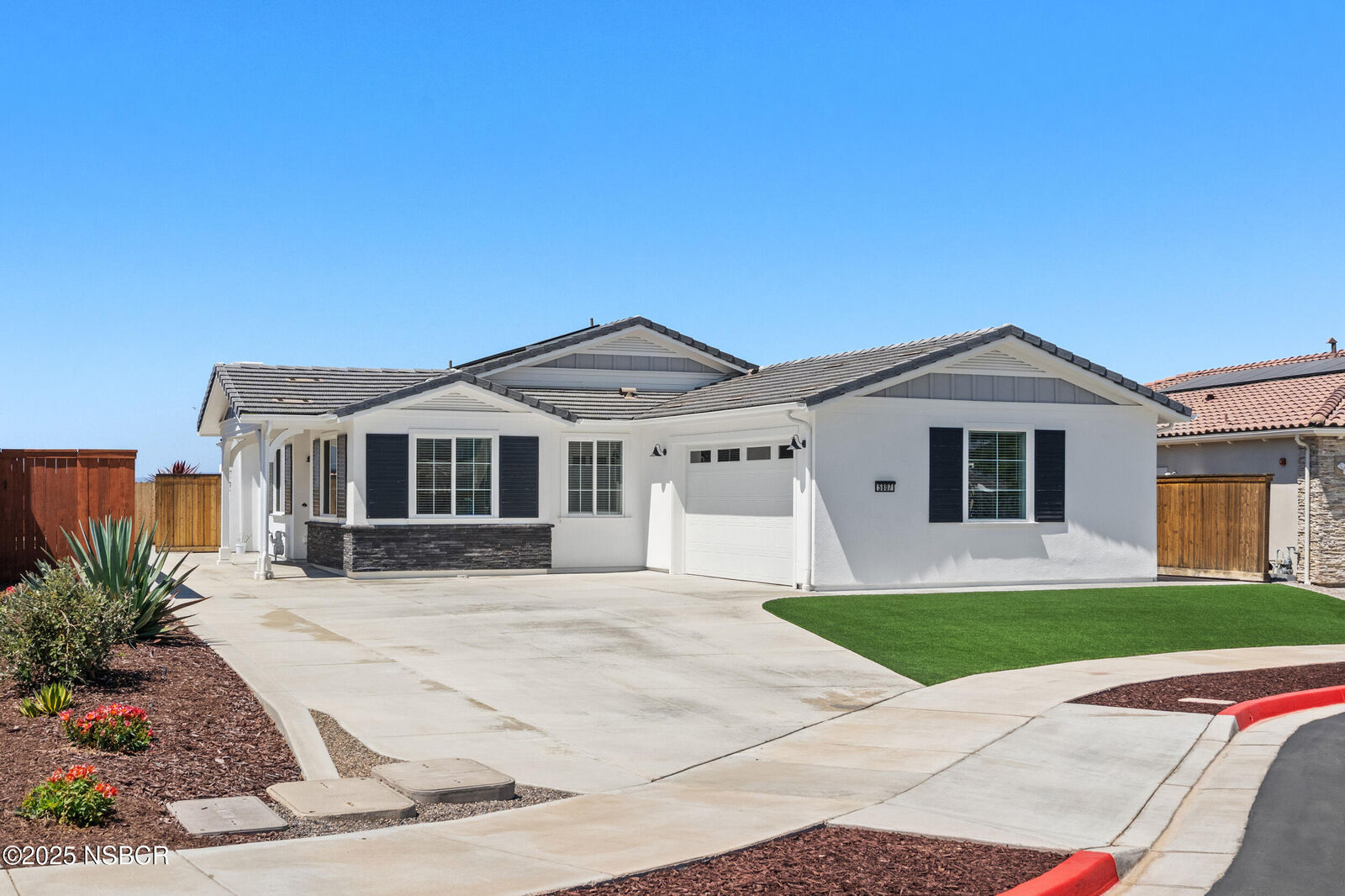 Property Photo: 5807 Foxglove Court CA 93455