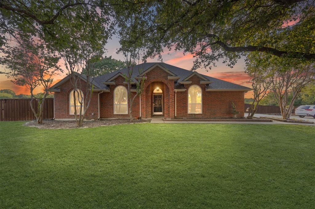 Property Photo:  4641 Plainview Road  TX 76065 