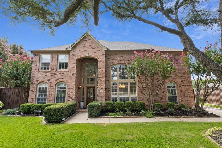 Property Photo: 1807 Mesquite Court TX 76092