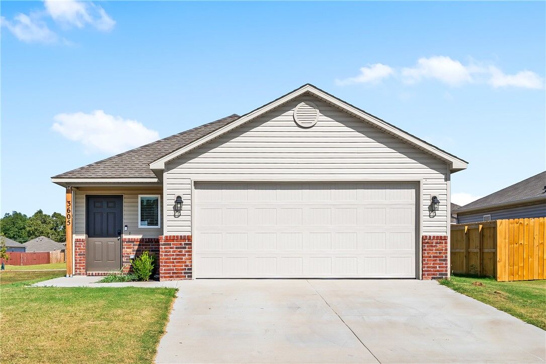 Property Photo:  3605 N Marian Street  AR 72761 