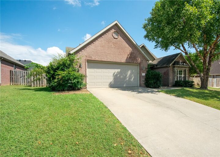 Property Photo: 1376 Lexington Circle AR 72762