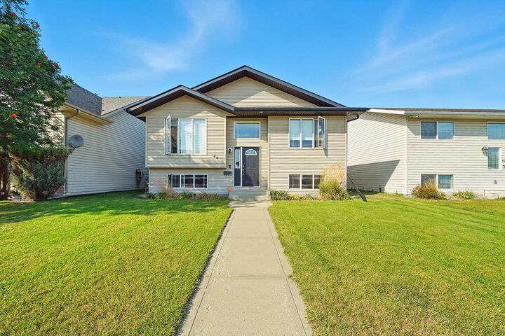 Property Photo: 46 Kirkland Close AB T4P 4A3