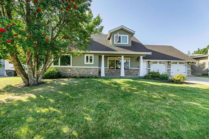 Property Photo: 33 Fairway Drive AB T4L 1R4