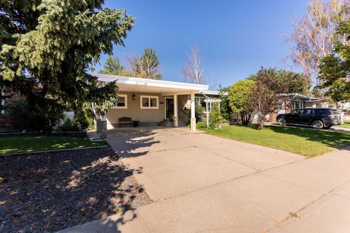 Property Photo:  1126 Great Lakes Road S  AB T1K 3N6 