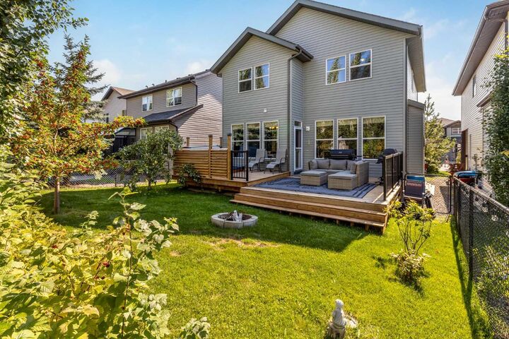 Property Photo: 112 Sunset View AB T4C 0E8
