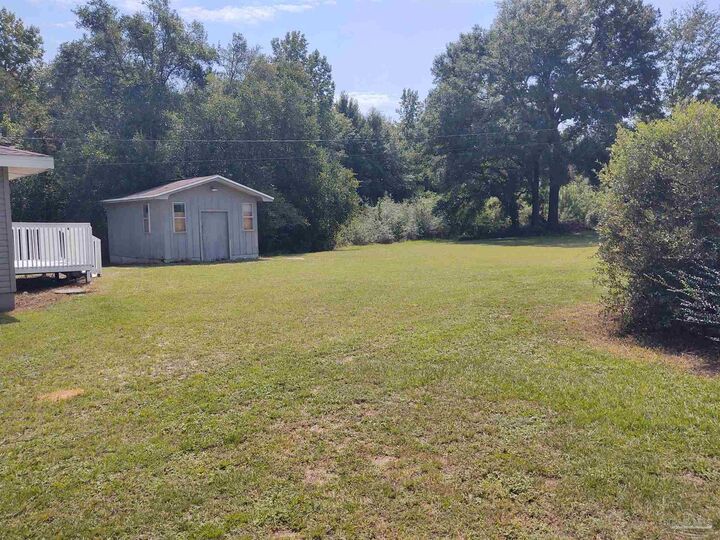 Property Photo: 7180 East Gate Rd FL 32570