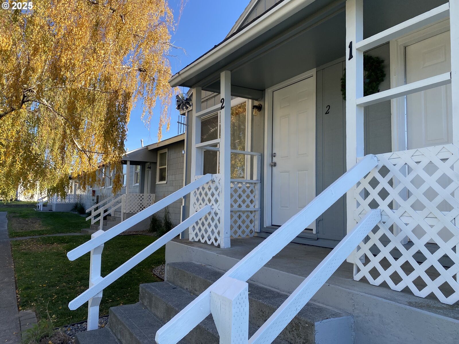 Property Photo: 204 SE 12th St WA 99324
