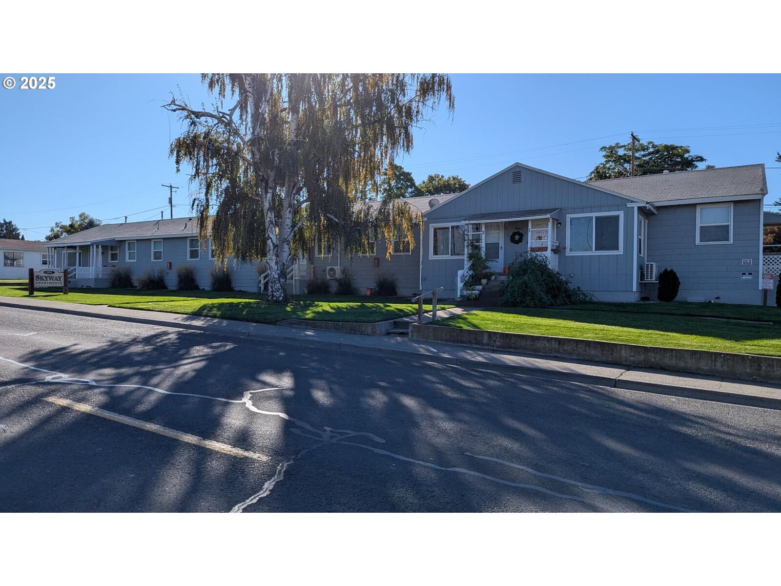 Property Photo:  204 SE 12th St  WA 99324 