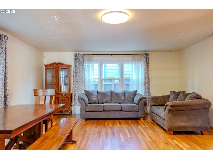 Property Photo: 8027 SE Rhone St OR 97206
