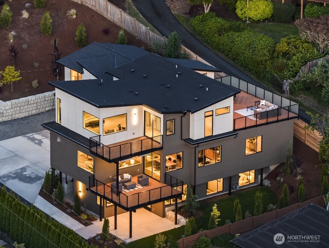 Property Photo: 5009 Ocean Avenue WA 98203