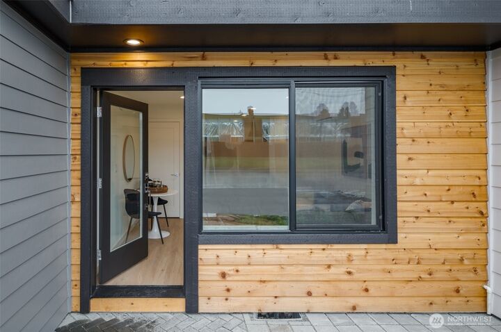 Property Photo: 9217 A 14th Avenue NW WA 98117