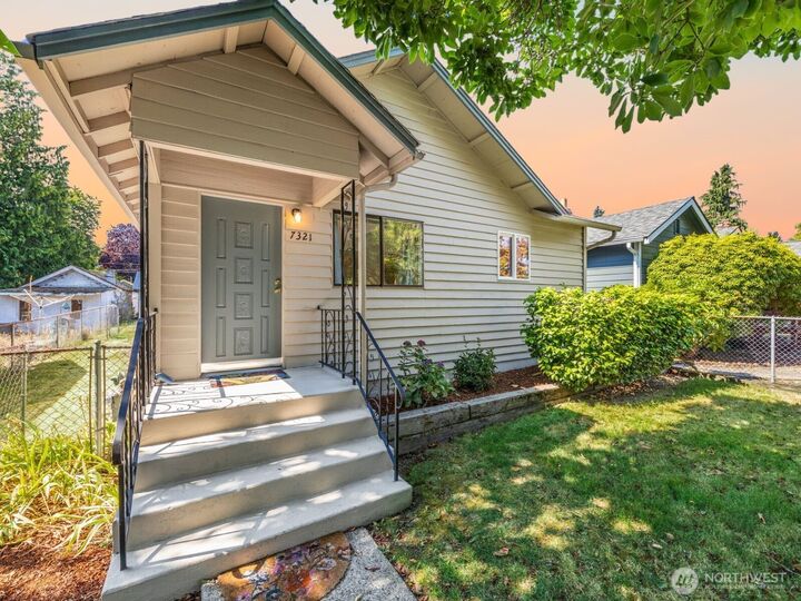 Property Photo:  7321  31st Avenue SW  WA 98126 
