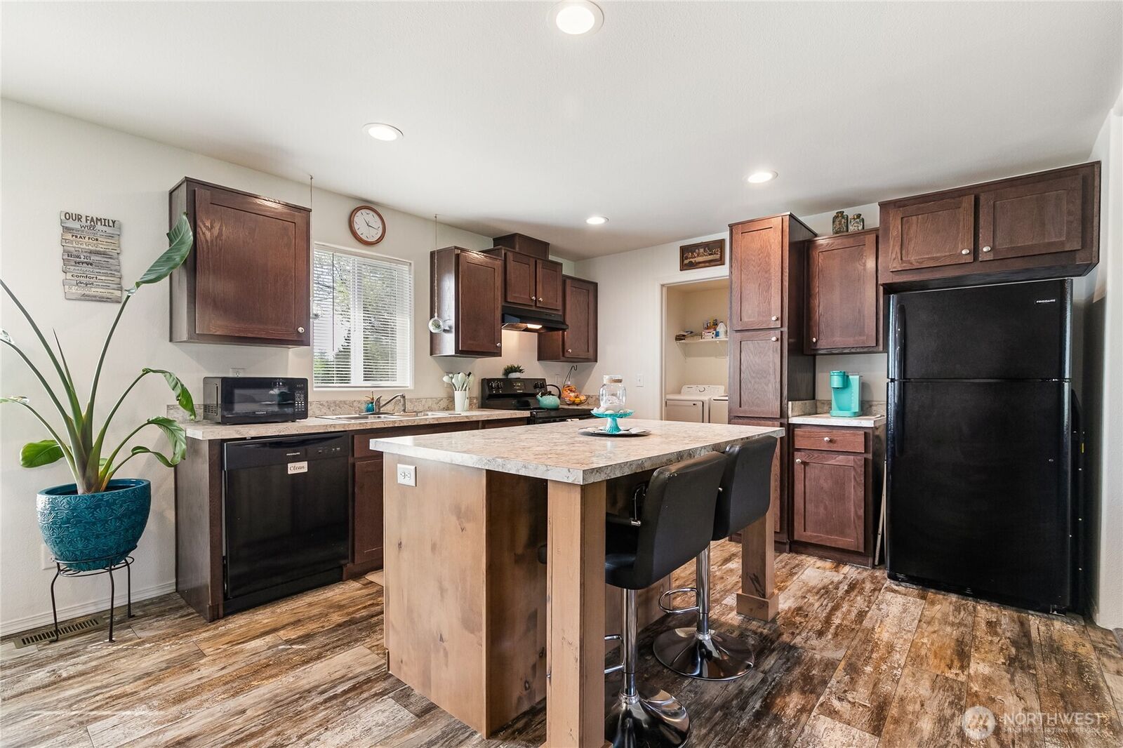 Property Photo:  5565  Hillvue Road  WA 98230 