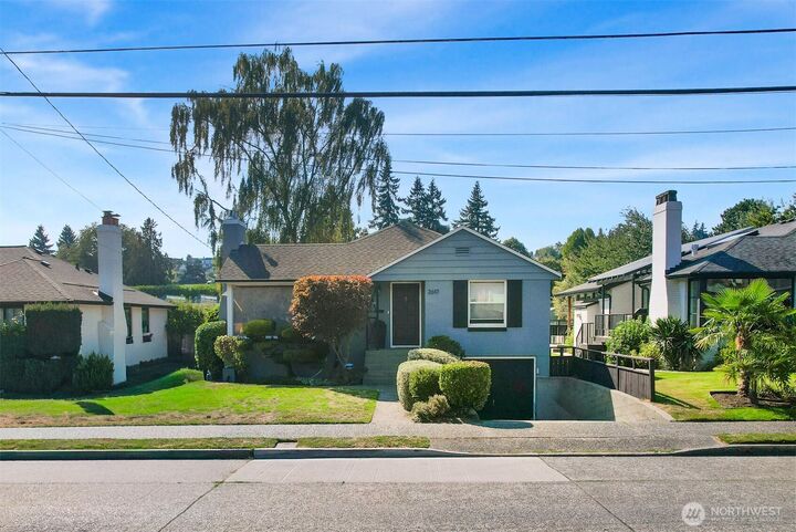 Property Photo: 2617 32nd Avenue W WA 98199