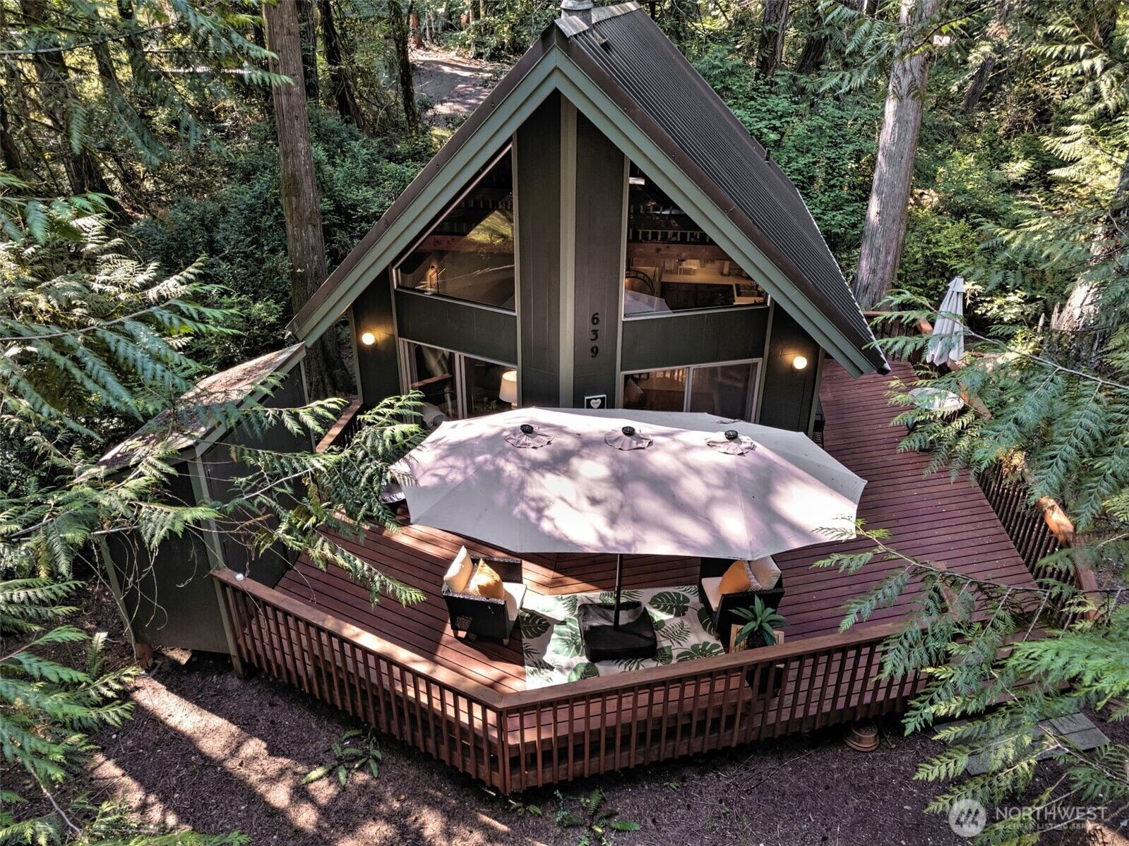 Property Photo: 639 E Pitcairn Place WA 98584