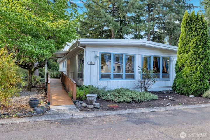 Property Photo:  18425 NE 95th Street 110  WA 98052 