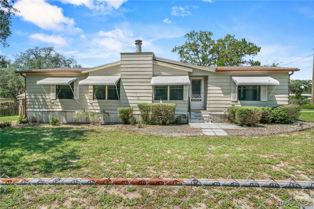 Property Photo: 270 S Honey Bear Way FL 34461